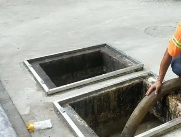 嘉鱼化粪池清理